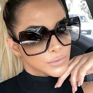 🖤 Trendy Oversized Gradient Sunnies 🕶 Lightweight Black PC Frame | NWT ✨